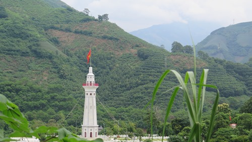 Cột cờ biên giới Lũng Pô - Nơi con sông Hồng chảy vào đất Việt